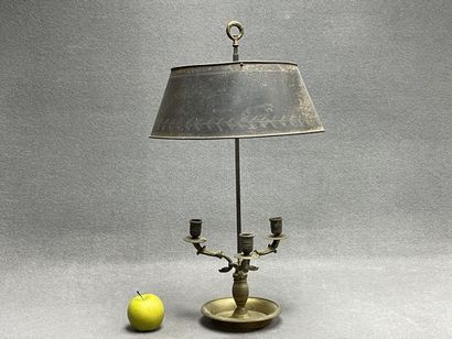 Lampe bouillotte en bronze à trois lumières,...