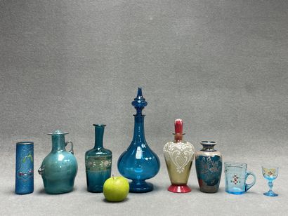 Lot de verreries émaillée 8 pièces. 
H. :...