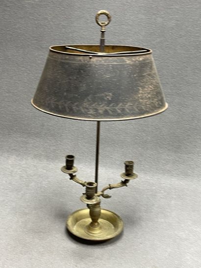Lampe bouillotte en bronze à trois lumières,...