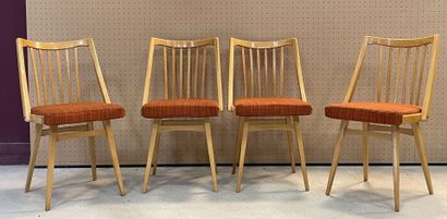 Suite de quatre chaises en bois vernis, assises...