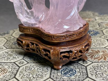 Sculpture en quartz rose: Divinité.
En coffret...