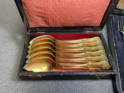 Trois coffret de couverts. 
-Six petites...