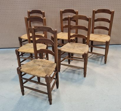 Suite de six chaises paillées.