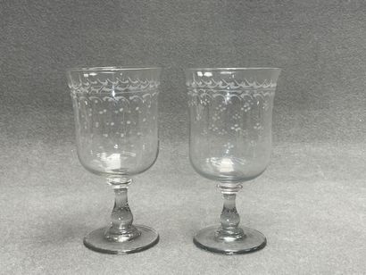 Deux grands verres d'amitié sur piedouche....