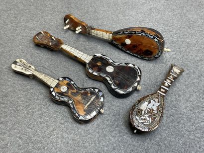 Collection de quatre instruments miniatures...