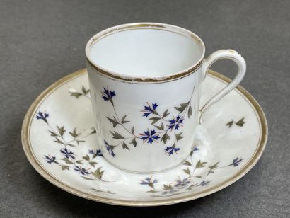 Théière et deux tasses en porcelaine décor...