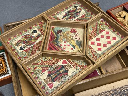 Lot de jeux de cartes, dominos, nain jau...