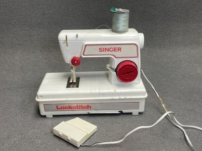 Jouet 
Machine à coudre Singer Lockstitch....