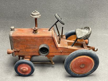 Jouet. 
Tracteur en bois peint. 
31 x 46...