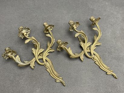 Paire d'appliques en bronze à trois lumières....