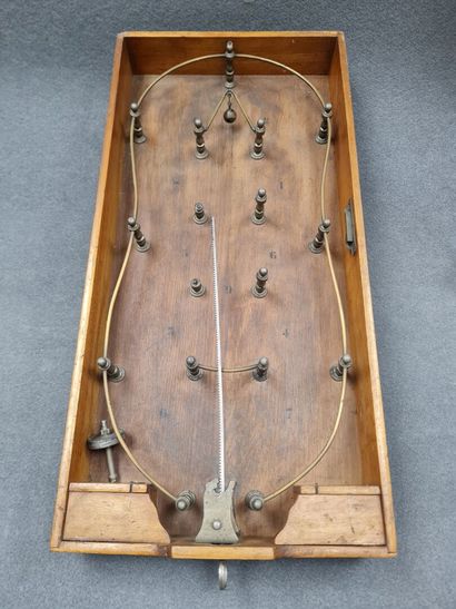 Deux billards de table, à balle et à tou...
