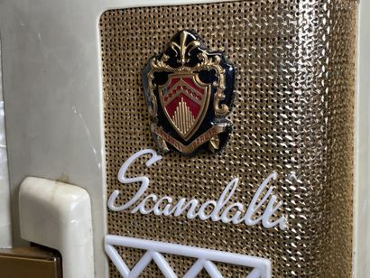 Accordéon chromatique Scandalli, Italie.
40...