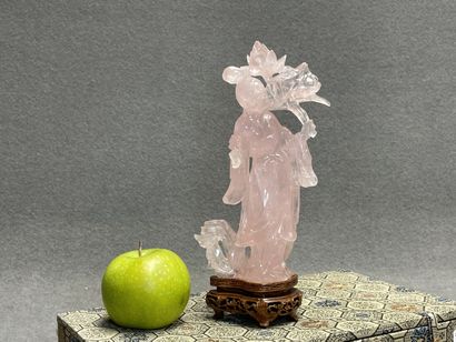 Sculpture en quartz rose: Divinité.
En coffret...