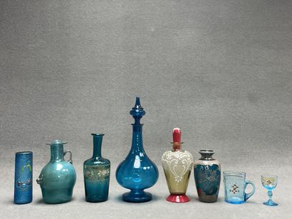 Lot de verreries émaillée 8 pièces. 
H. :...