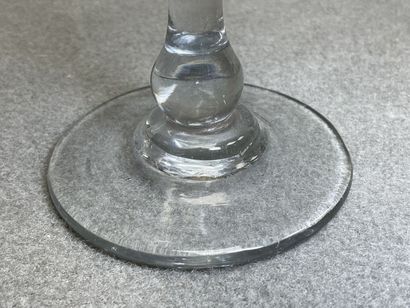 Deux grands verres d'amitié sur piedouche....