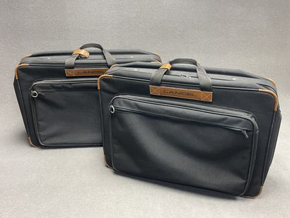 Lancel
Deux valises souples en toile noire....