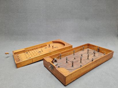 Deux billards de table, à balle et à tou...