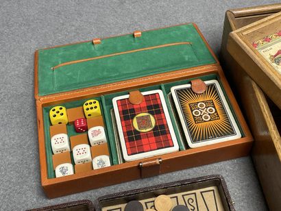 Lot de jeux de cartes, dominos, nain jau...