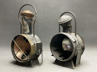 Deux lanterne de cheminots. 
H. :55 cm et...