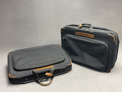 Lancel
Deux valises souples en toile noire....