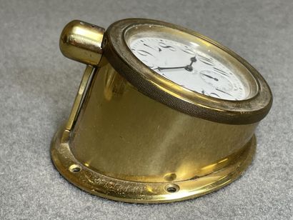 Pendulette de bateau et baromètre en laiton...