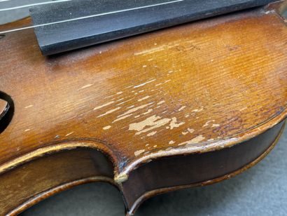 Violon
portant l' étiquette 