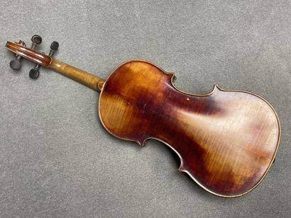 Violon
portant l' étiquette 