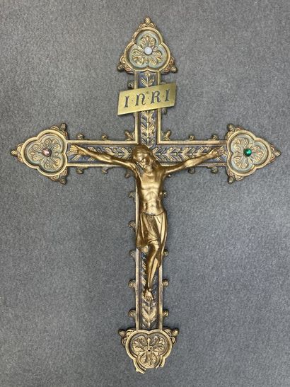 Crucifix en bronze doré
45 x 34 cm. 
accidents...