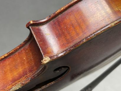 Violon
portant l' étiquette 