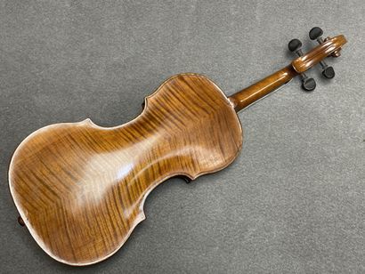 Violon. 
Portant l' étiquette 