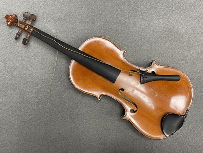 Violon et archet
portant l' étiquette 