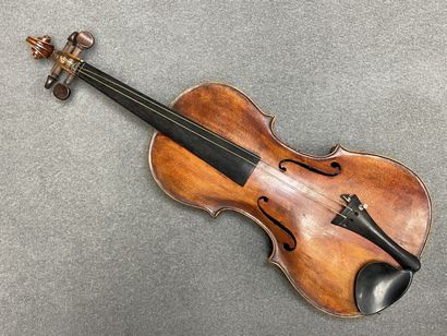 Violon et archet
portant l' étiquette 