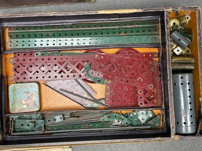 Coffret Méccano N°3. 
7 x 42 x 27 cm.