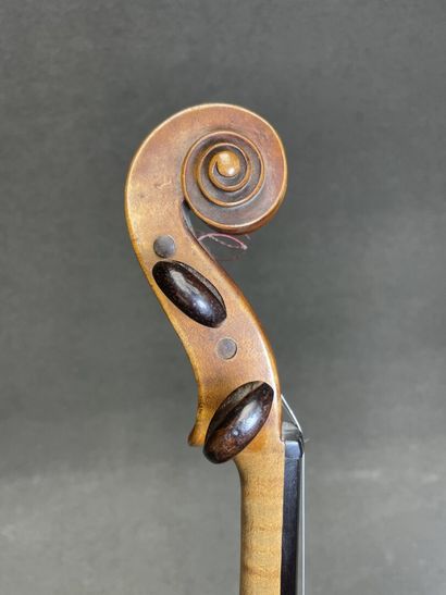 Violon.
portant l' étiquette 