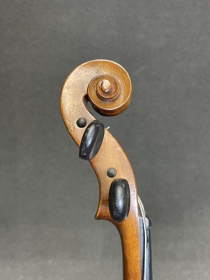 Violon. 
Portant l' étiquette 