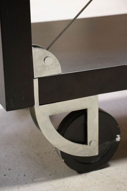 Bibliothèque en placage de bois teinté, étagères...