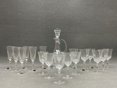 Service de verres en cristal en boites comprenant
-...