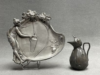 - Plateau en étain art nouveau
- Jean GARNIER...