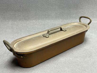 Poissonnière en cuivre. 
L. :58 cm.