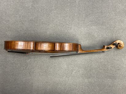 Violon. 
Portant l' étiquette 