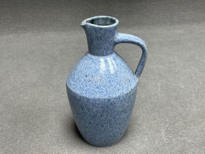 ACCOLAY Pichet en céramique à émail bleu...