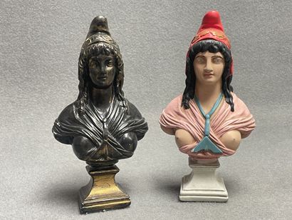 Deux bustes de marianne en platre patiné...