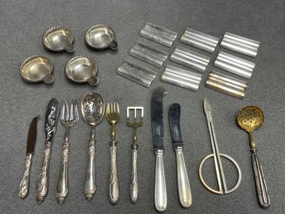 Lot de métal argenté 
Porte couteaux, cendriers,...