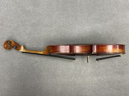 Violon
portant l' étiquette 