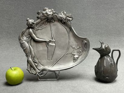 - Plateau en étain art nouveau
- Jean GARNIER...