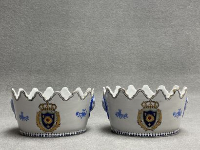 Deux verrières en porcelaine dans le gout...