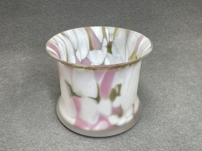 Lot de verrerie: 
Deux plats à gateaux, paire...
