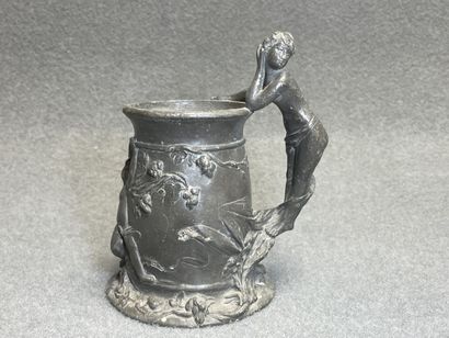 Deux pichets et deux chopes en étain ARt...