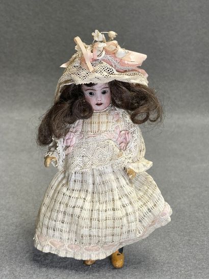 Mignonette SFBJ 301
Petite poupée tête biscuit
H:...