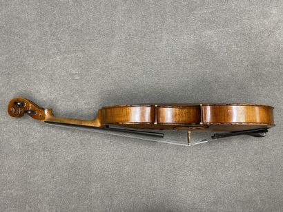 Violon
portant l' étiquette 